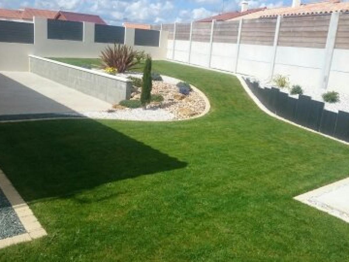 Gazon et pelouse aux Brouzils près de Montaigu et en Vendée