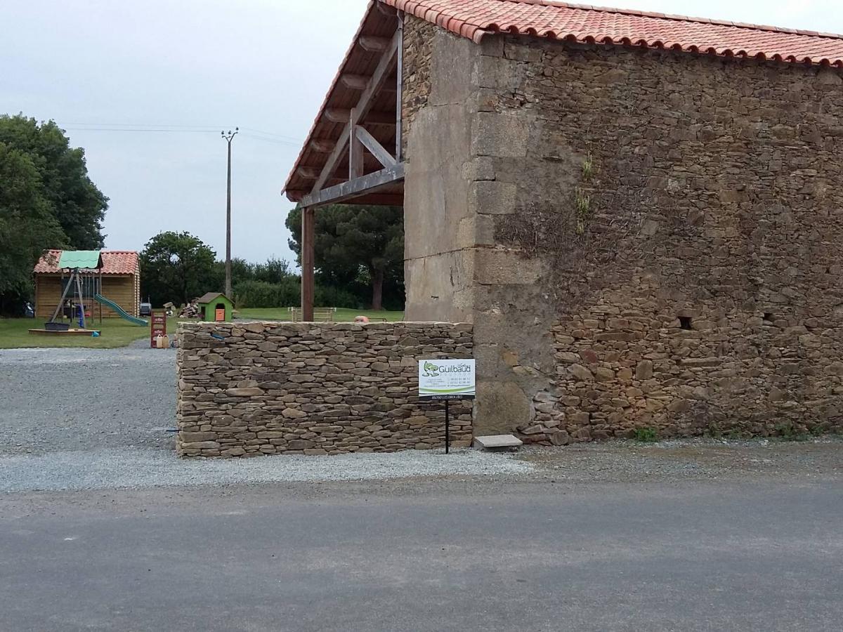 Bois et Pierre naturelle près de Montaigu aux Brouzils