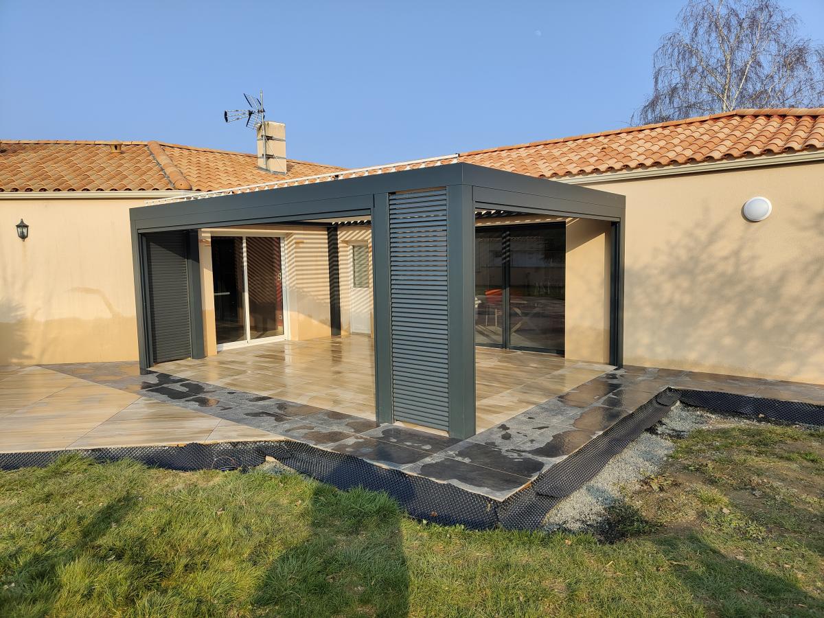 Terrasse aménagée aux Brouzils près de Montaigu en Vendée 85