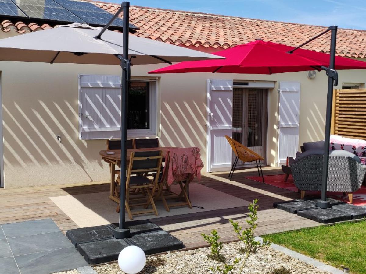 Terrasse aménagée aux Brouzils près de Montaigu en Vendée 85