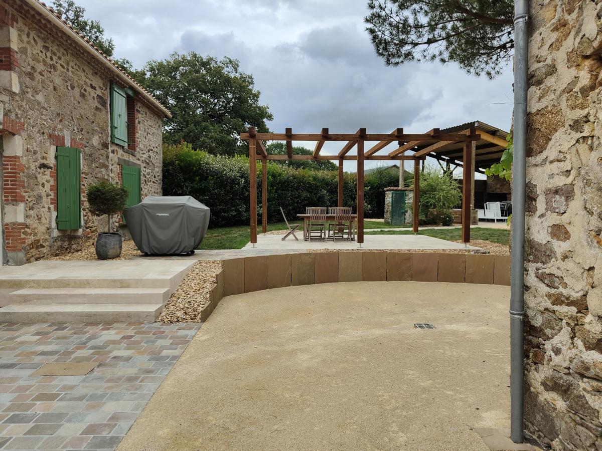 Bois et Pierre naturelle à Saint-Fulgent